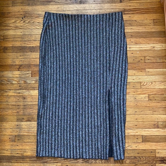 H&M Dresses & Skirts - H&M Metallic Silver Ribbed Skirt w/ side split